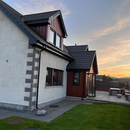 Alcantara- Modern Home With Hot Tub- Sleeps 10 Cromdale Eksteriør bilde