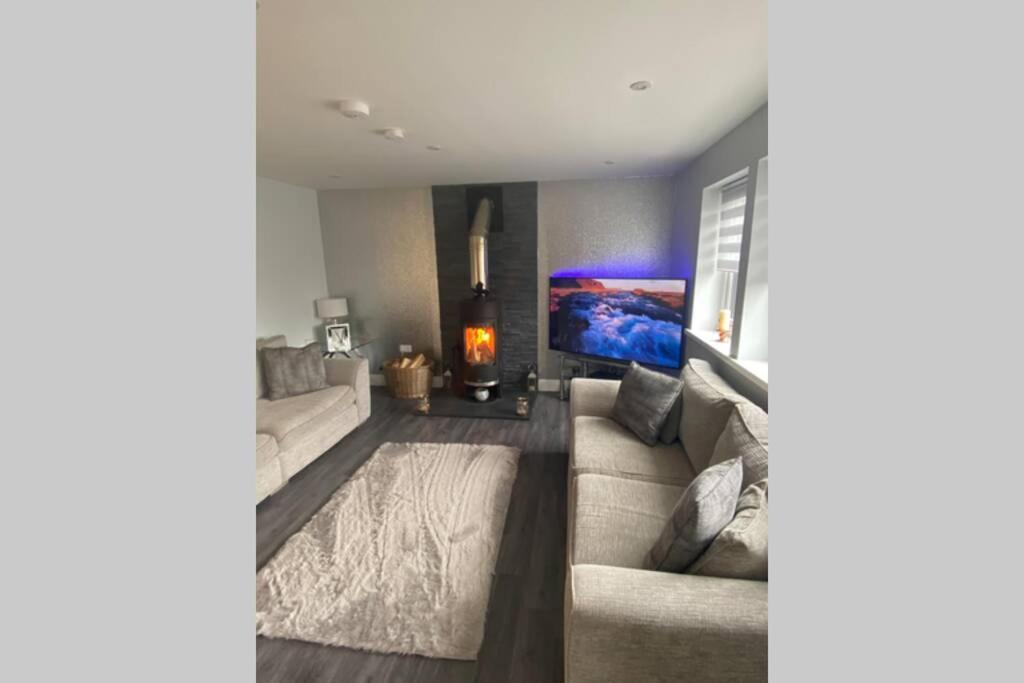 Alcantara- Modern Home With Hot Tub- Sleeps 10 Cromdale Eksteriør bilde