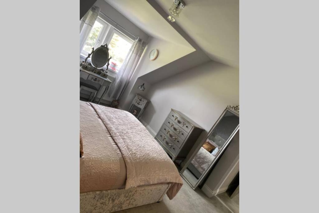 Alcantara- Modern Home With Hot Tub- Sleeps 10 Cromdale Eksteriør bilde