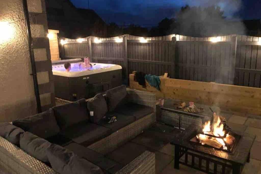 Alcantara- Modern Home With Hot Tub- Sleeps 10 Cromdale Eksteriør bilde