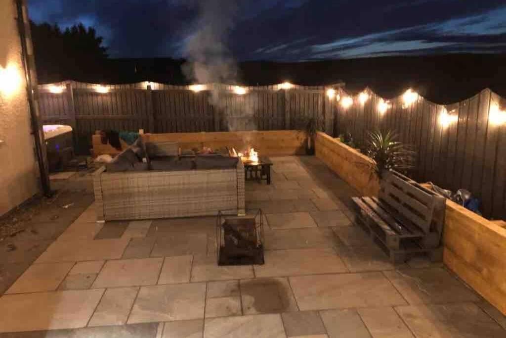 Alcantara- Modern Home With Hot Tub- Sleeps 10 Cromdale Eksteriør bilde