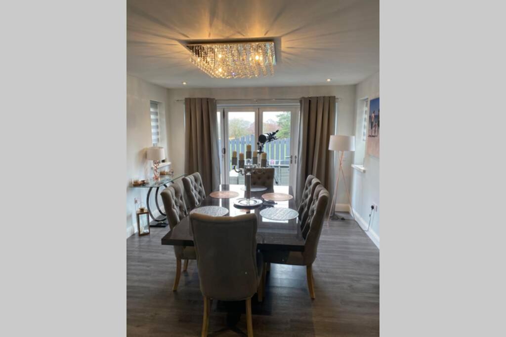 Alcantara- Modern Home With Hot Tub- Sleeps 10 Cromdale Eksteriør bilde