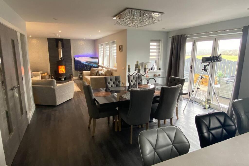 Alcantara- Modern Home With Hot Tub- Sleeps 10 Cromdale Eksteriør bilde