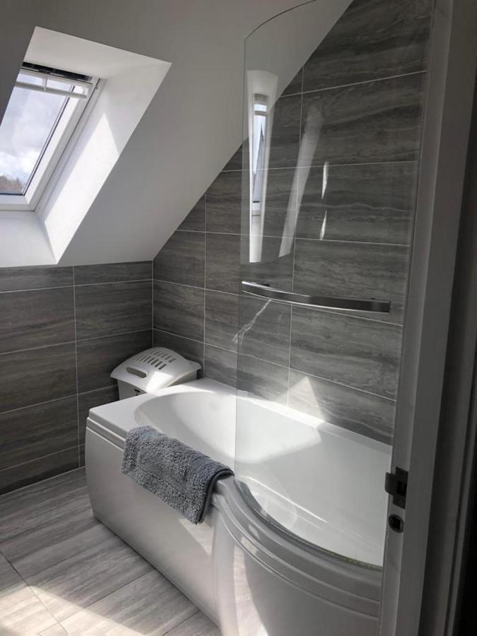 Alcantara- Modern Home With Hot Tub- Sleeps 10 Cromdale Eksteriør bilde